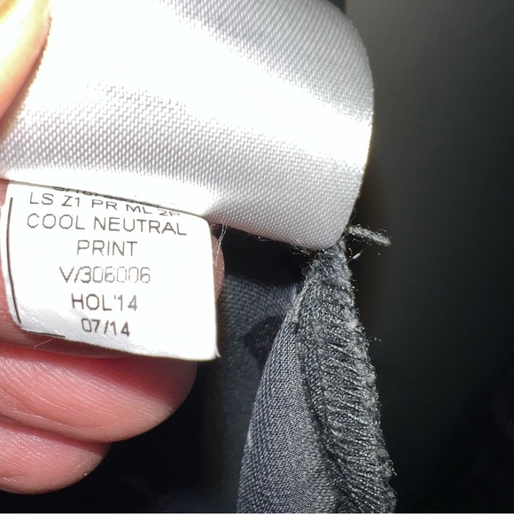 Banana Republic Women’s Frenchie Long sleeve Button Down Gray Top Blouse Medium - Picture 8 of 8